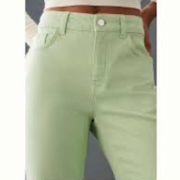 Brand New THE YAYA MID-RISE CROP FLARE JEANS BY PILCRO - Picture 10 of 16